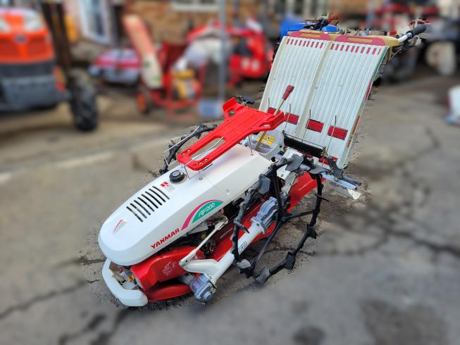 ヤンマー 歩行式田植機 写真