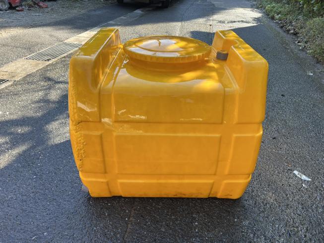 不明 ローリータンク、水タンク 写真