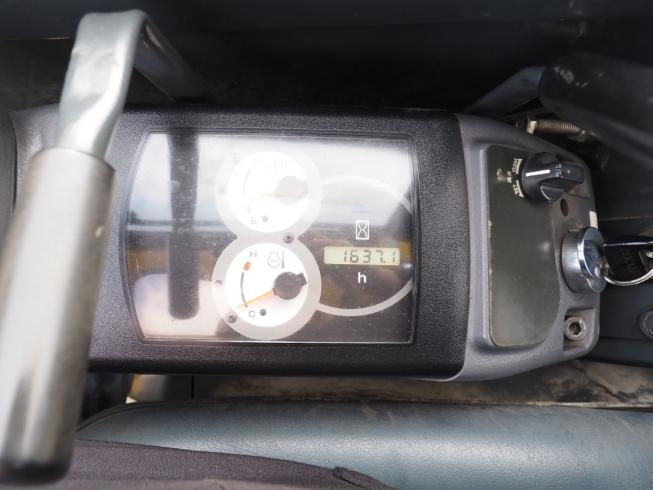 バックホー PC30UU-5 写真４