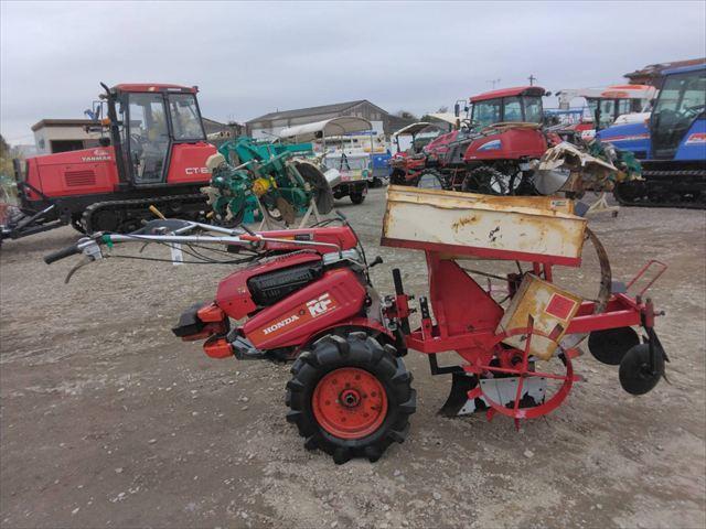 里芋植付機 F610 写真４