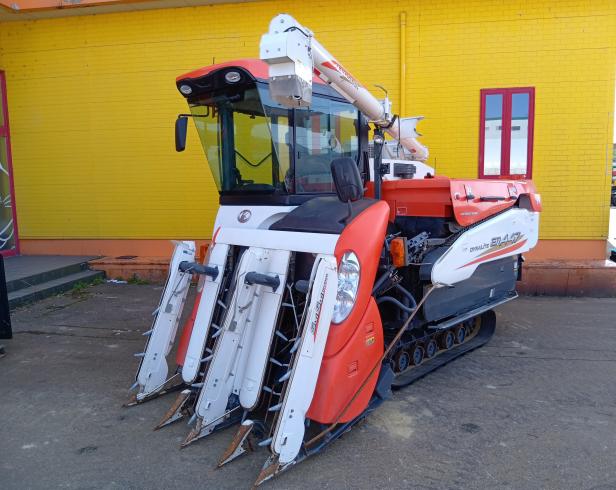 クボタ コンバイン 写真