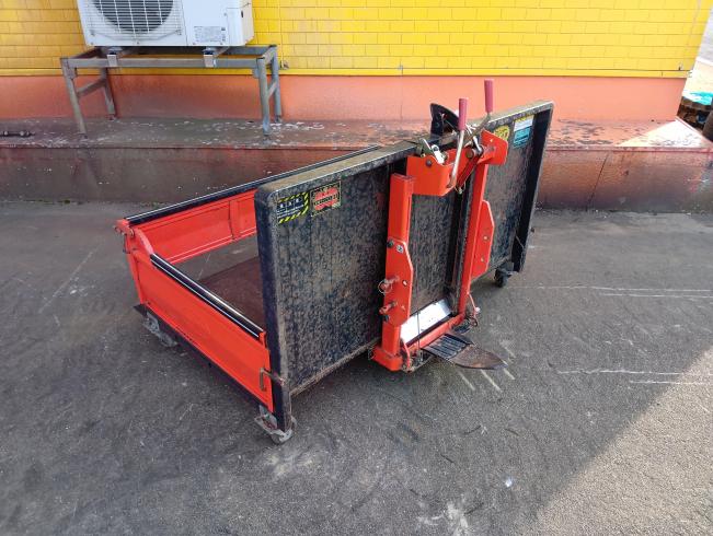 富士トレーラー 整地キャリア 写真