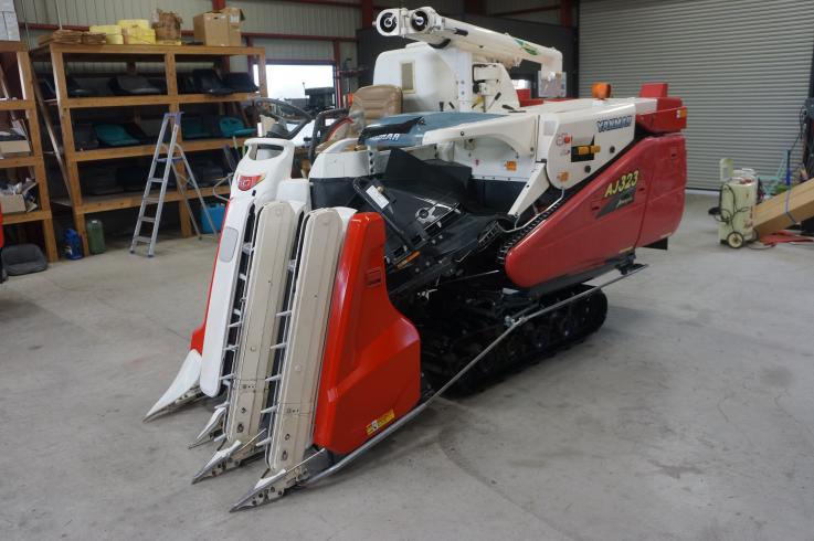 コンバイン AJ323 写真３