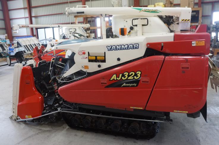 コンバイン AJ323 写真４