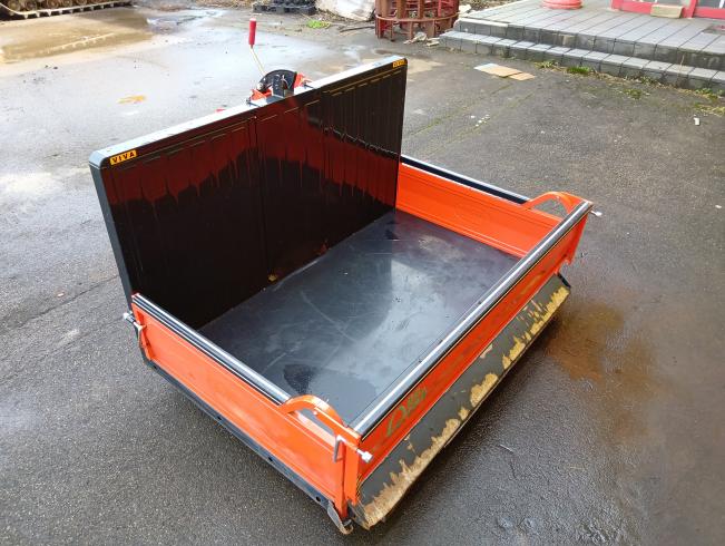 富士トレーラー 整地キャリア 写真