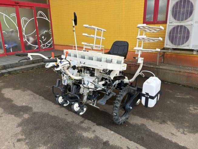 ヤンマー 野菜移植機 写真