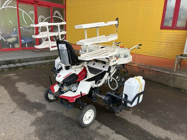 ヤンマー 野菜移植機 写真