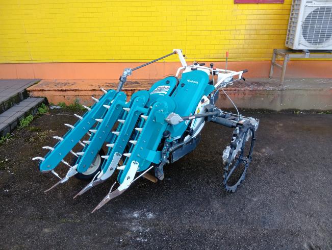 クボタ 玉ねぎ収穫機 写真