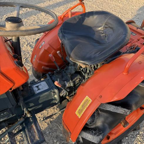 トラクター B7000 写真５