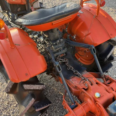 トラクター B7000 写真８