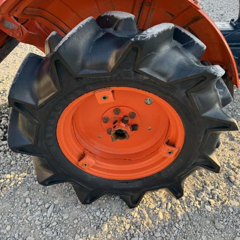 トラクター B7000 写真10