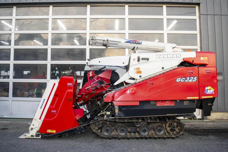 コンバイン GC325 写真２