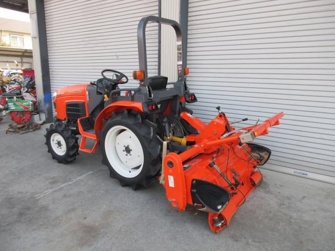 トラクター KB205(F) 写真４