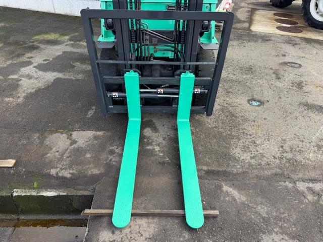 フォークリフト FGE25T 写真５
