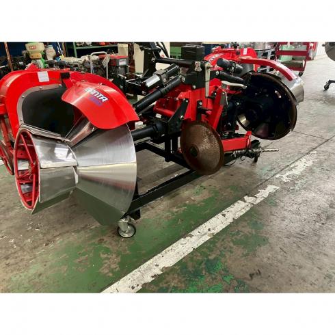 冨士トレーラー 畦塗機 写真