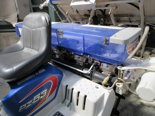 田植機 PZ53-HVRLF 写真７