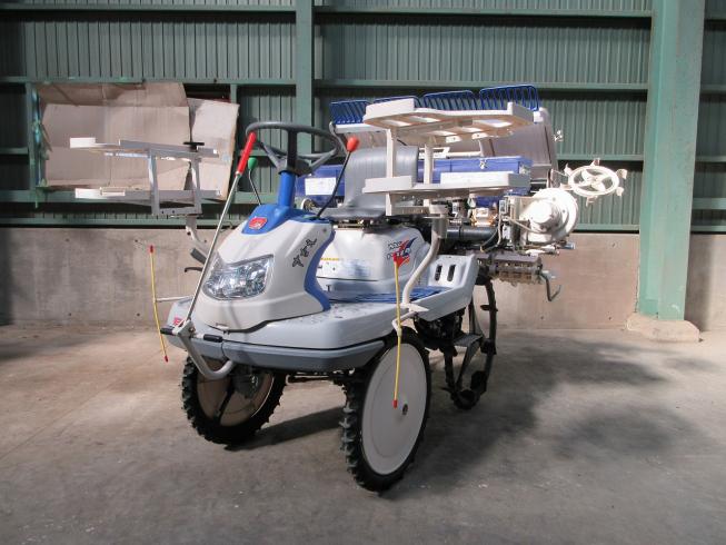 田植機 PQZ4-DULF 写真２