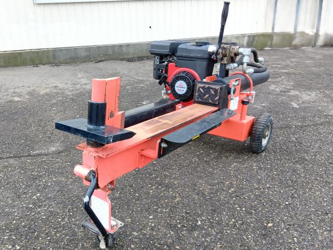 和コーポレーション エンジン式薪割機 写真