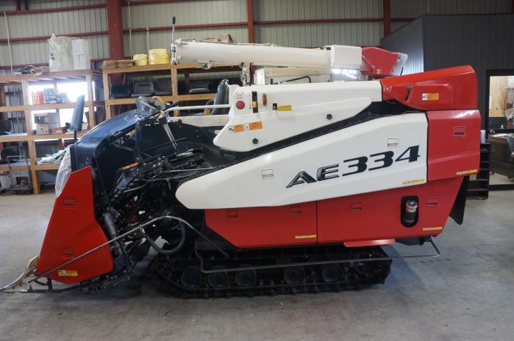 コンバイン AE334 写真４