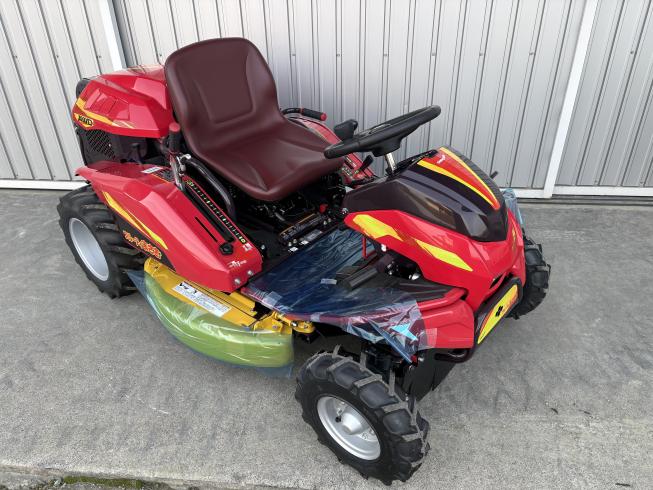 筑水キャニコム 乗用草刈機 写真