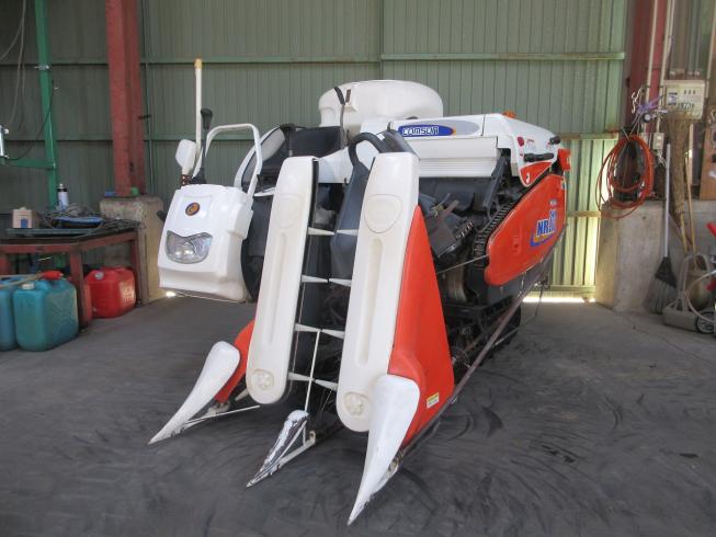 コムソン(クボタ) コンバイン 写真