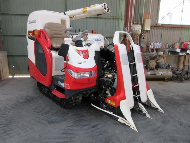 ヤンマー コンバイン 写真