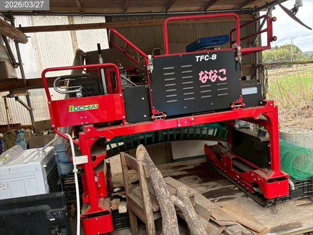 オチアイ 乗用型摘採機 写真