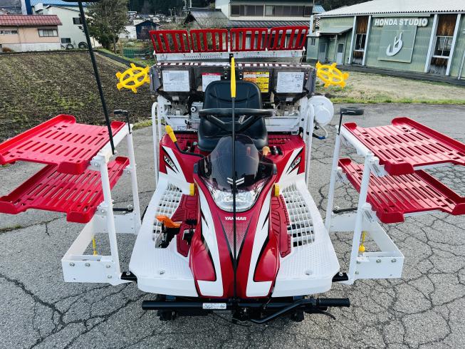 田植機 YR4J 写真３