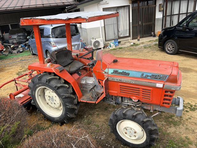 トラクター L1-245 写真４