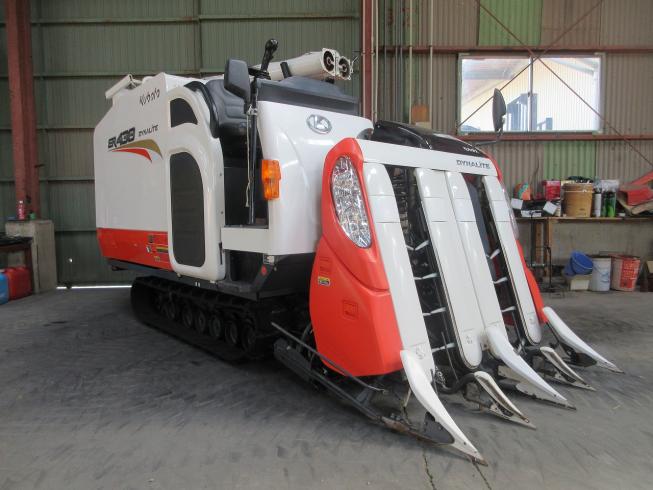 クボタ コンバイン 写真