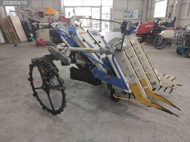 イセキ 玉ねぎ掘取機 写真