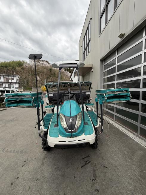 田植機 ZP65NF側状施肥/箱まき/こまき/ダブルタイヤ 写真２