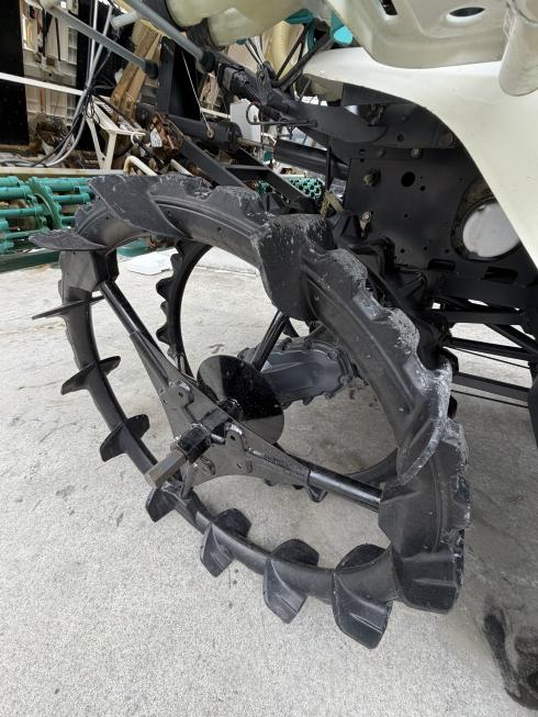 田植機 ZP65NF側状施肥/箱まき/こまき/ダブルタイヤ 写真５