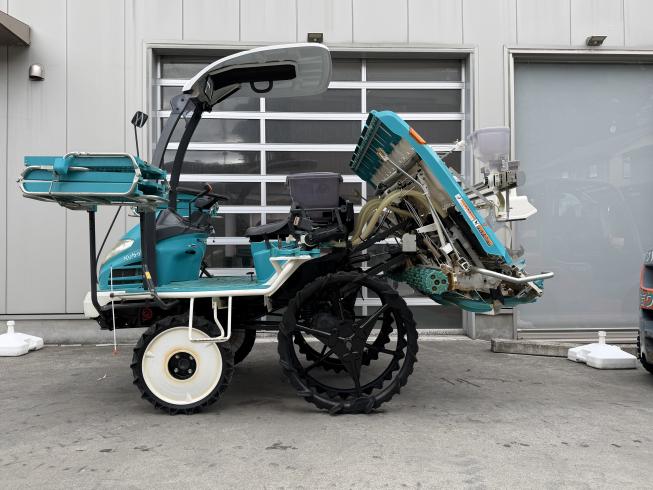 田植機 ZP65NF側状施肥/箱まき/こまき/ダブルタイヤ 写真３