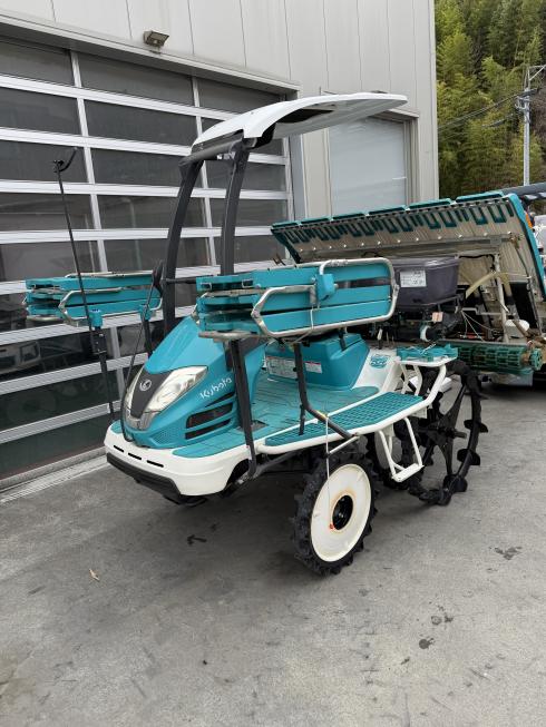 田植機 ZP65NF側状施肥/箱まき/こまき/ダブルタイヤ 写真４