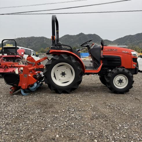 トラクター KB205 写真３