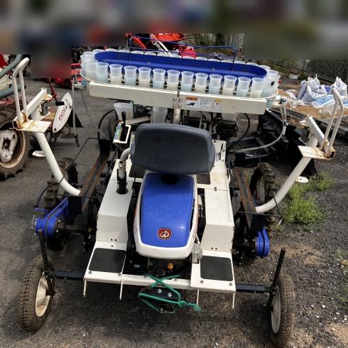 イセキ 野菜移植機 写真