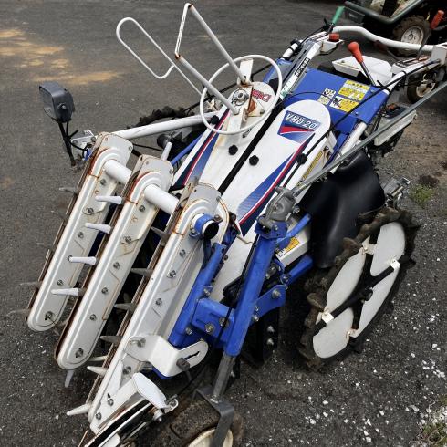 イセキ 玉ねぎ掘取機  写真