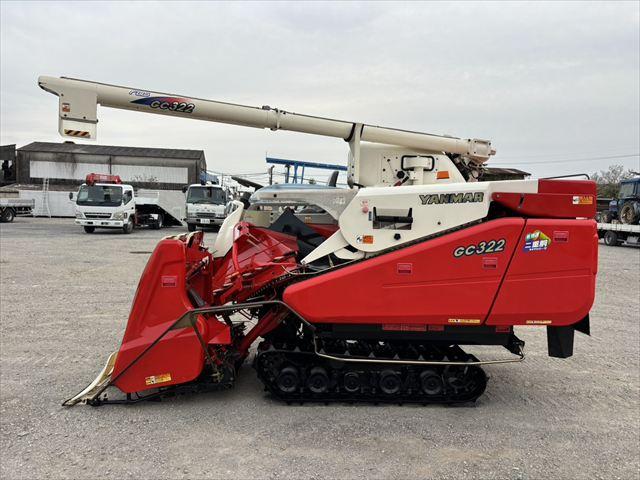 コンバイン GC322 写真２