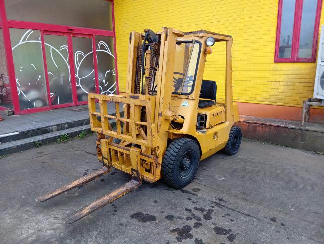 トヨタ フォークリフト 写真