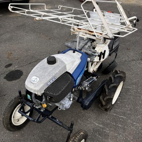 イセキ 半自動野菜移植機 写真