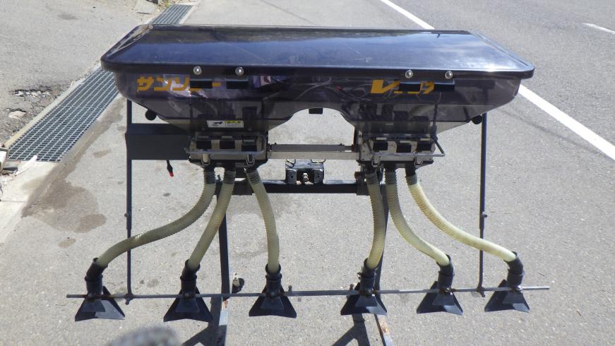 ジョーニシ 施肥機 写真