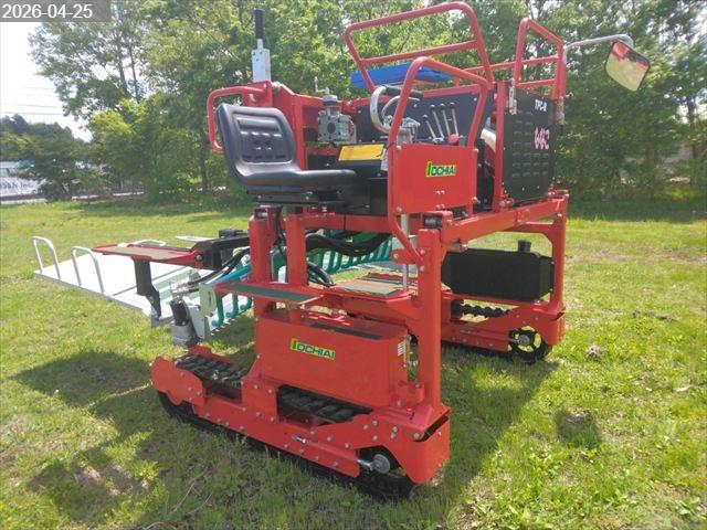 オチアイ 乗用型摘採機 写真