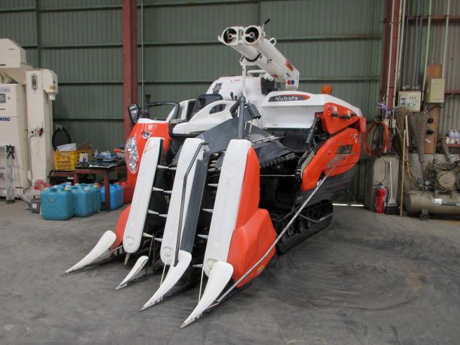 コンバイン ARN323-GDXW 写真２