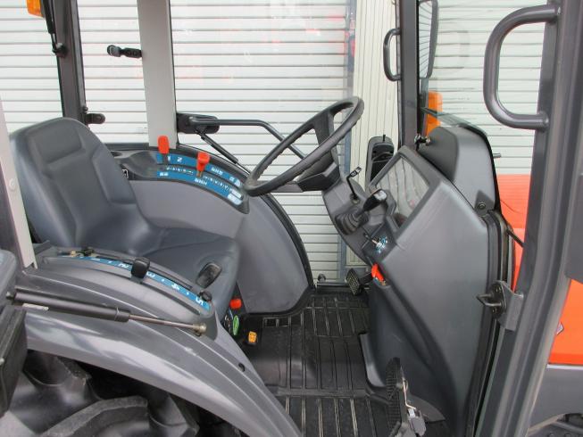 トラクター T240DFQBMA 写真８