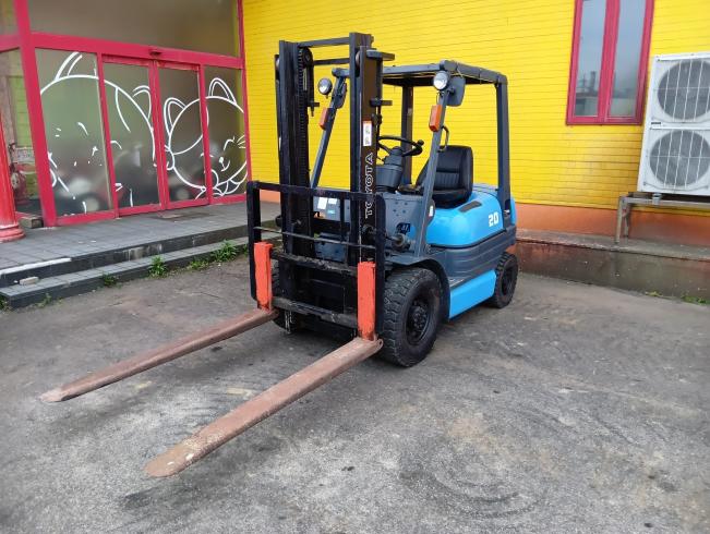 トヨタ フォークリフト 写真