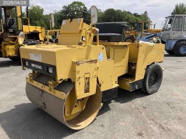 BOMAG 振動ローラー ロー 写真