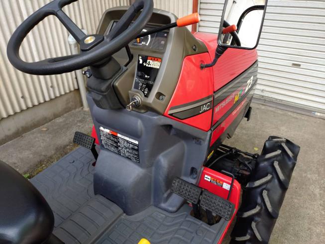 トラクター MTZ23 写真４
