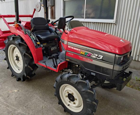 トラクター MTZ23 写真２