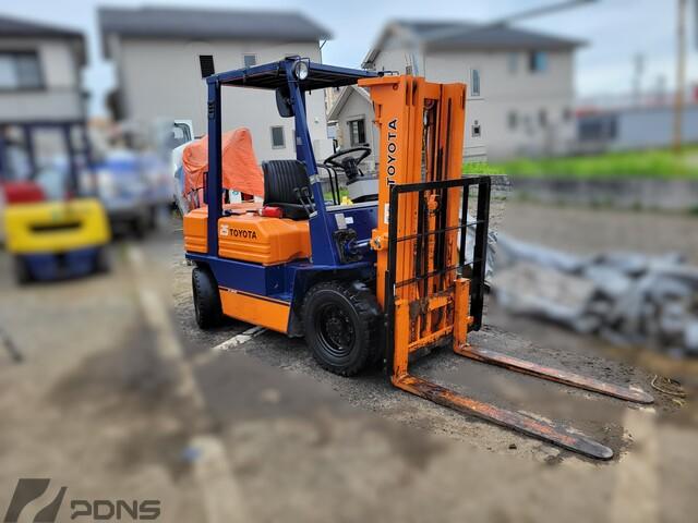 トヨタ フォークリフト 写真